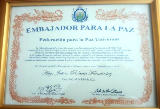 Julian Palacin embajador paz diploma