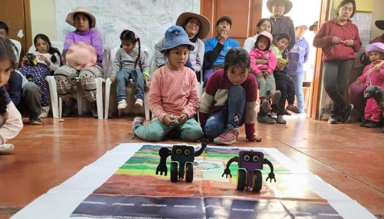 ninos fabrican robots Arequipa