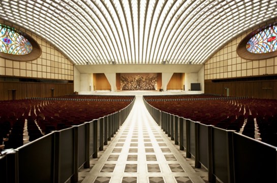 sala Paulo VI interior ojos