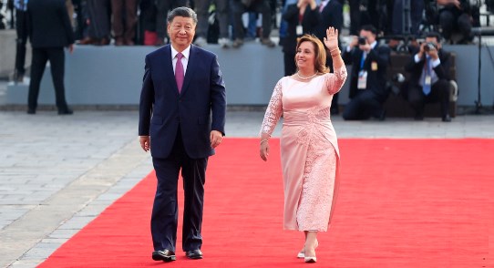 Boluarte Xi Jinping alfombra roja Palacio nov 2024