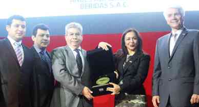 Marisol Espiinoza premio Adex