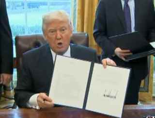 Trump firma decreto muro