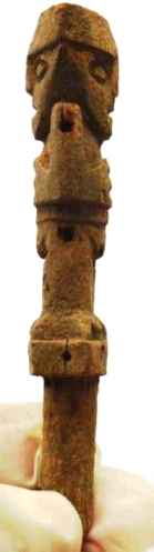 perfil escultura madera Pachacamac