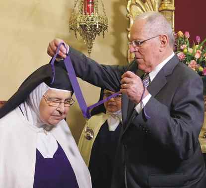 PPK condecora madre Nazarenas