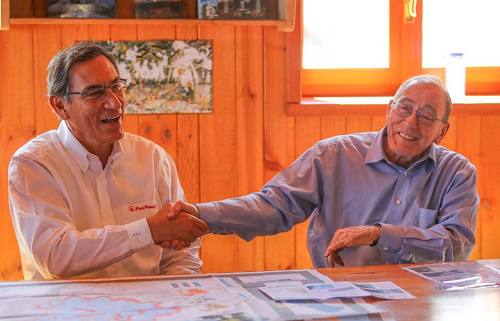 Martin Vizcarra con Lonnie Thompson
