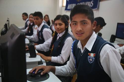 escolares usando internet 2