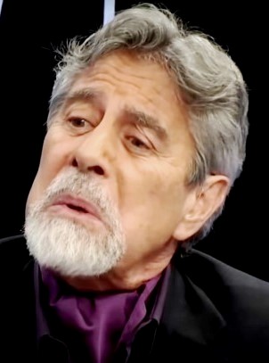 Francisco Sagasti bufanda morada