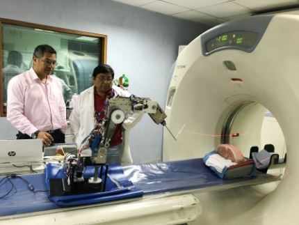 proyecto brazo robotico localizacion estereotaxica tratamiento minimamente invasivo asistido por rayos X