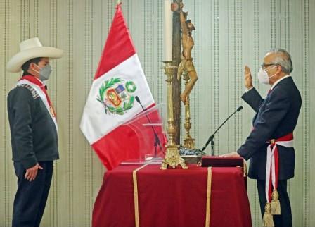 Anibal Torres jura