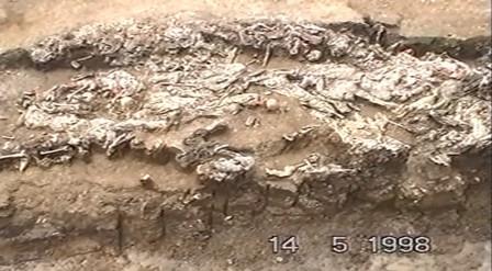 fosa comun genocidio Srebrenica 1998 Tribunal Int para Crimenes antigua Yugoslavia