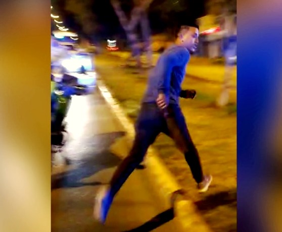 VENEZOLANOS CON MACHETES 3