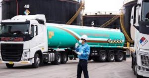 camion tanque gasolina planta