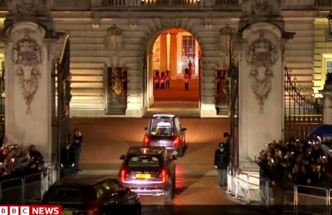 Elizabeth carroza llega Buckingham