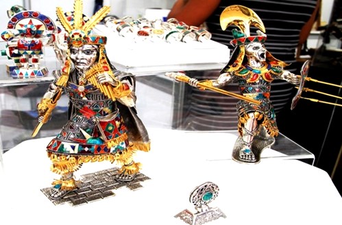 guerreros oro plata piedras